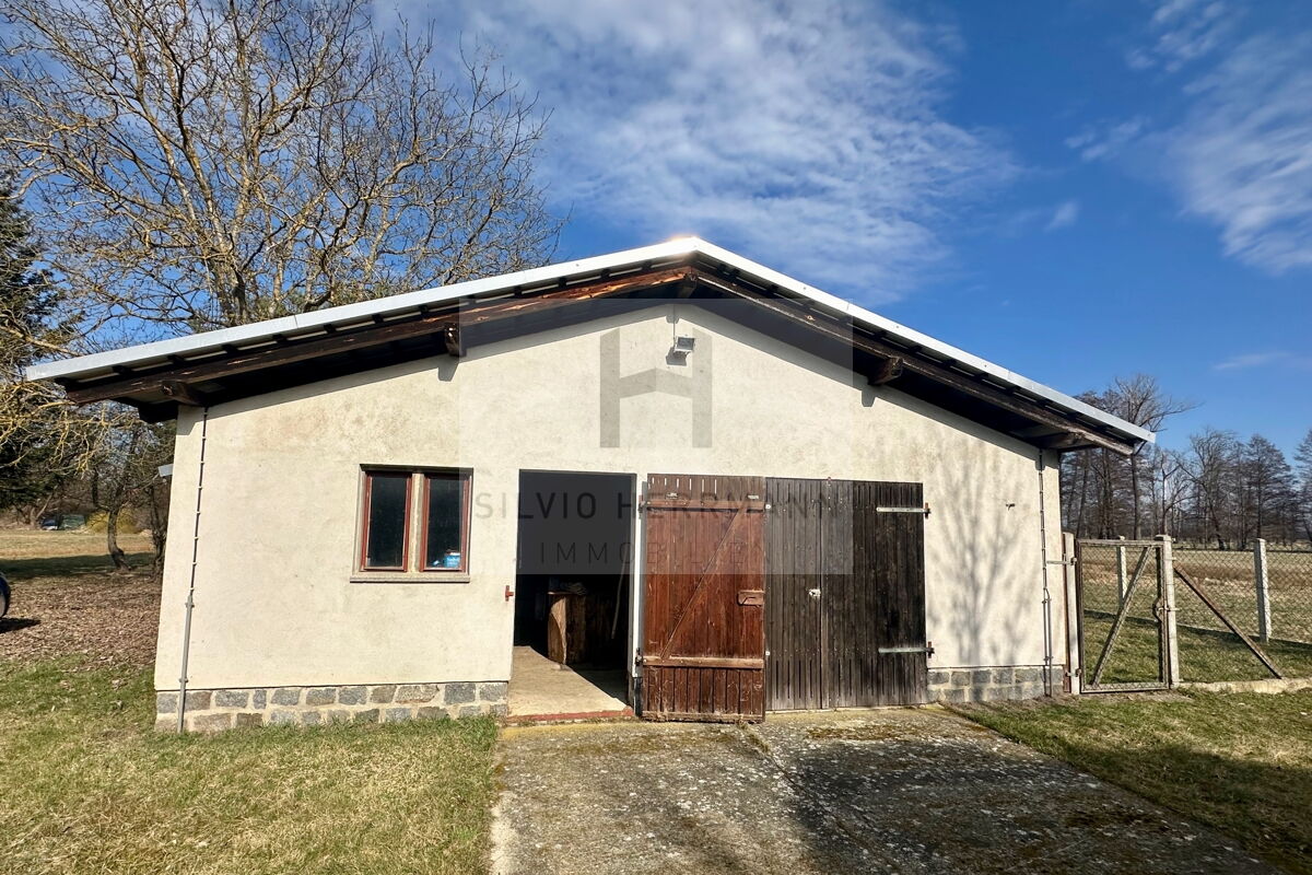 Nebengebäude - Garage