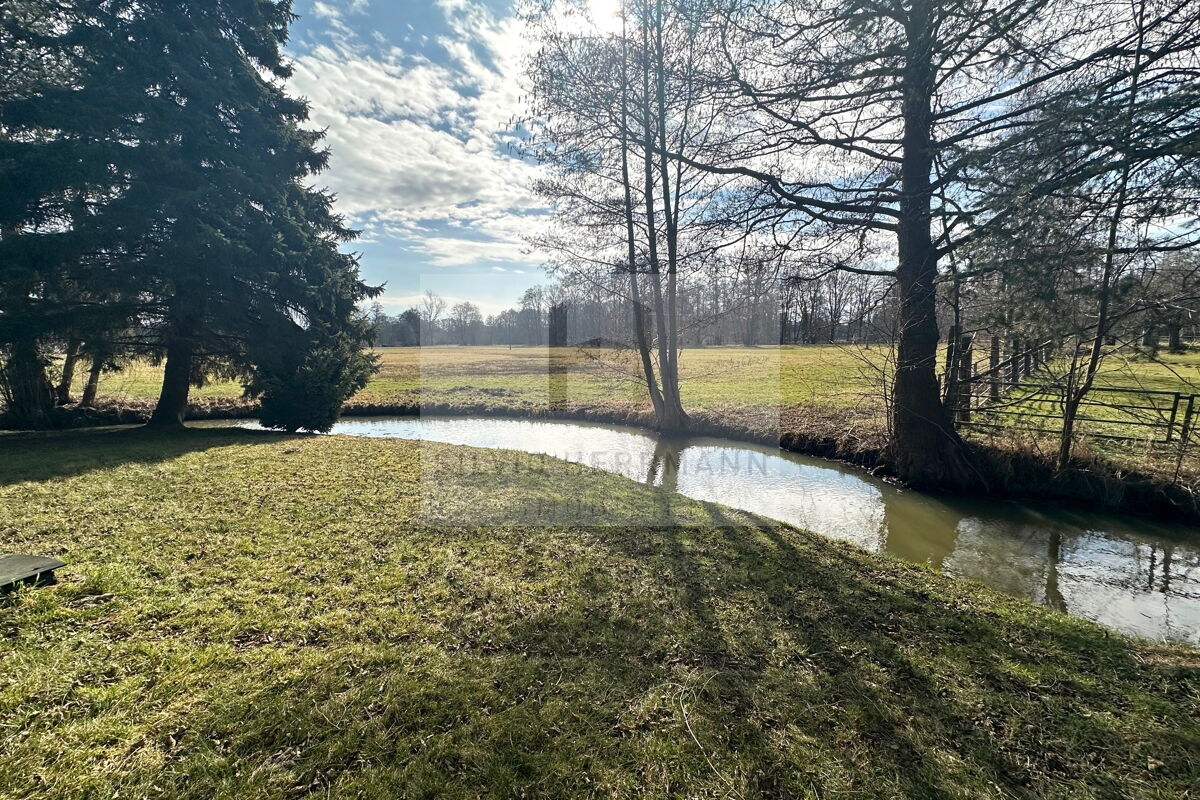 angrenzendes Fließ