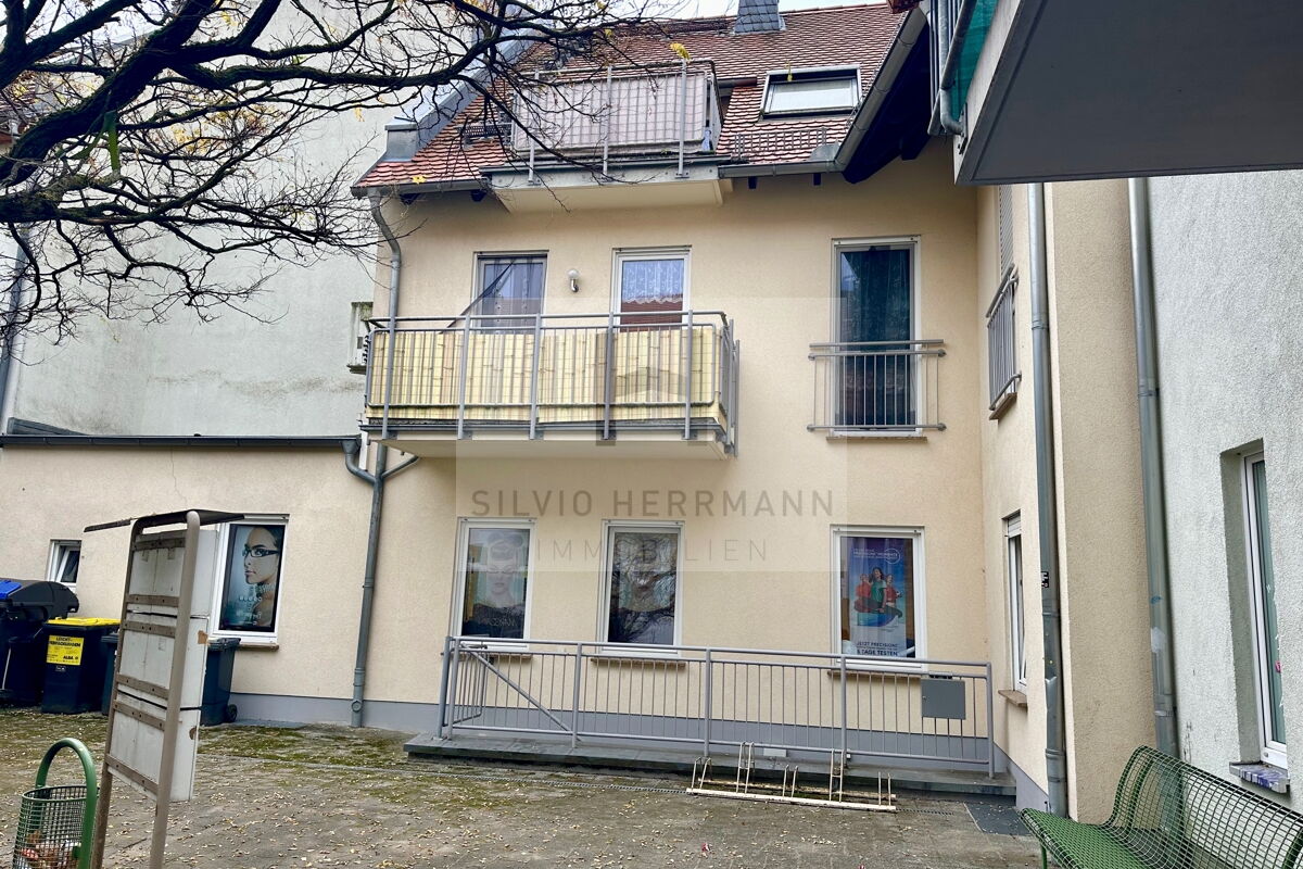 Innenhof und Kellereingang