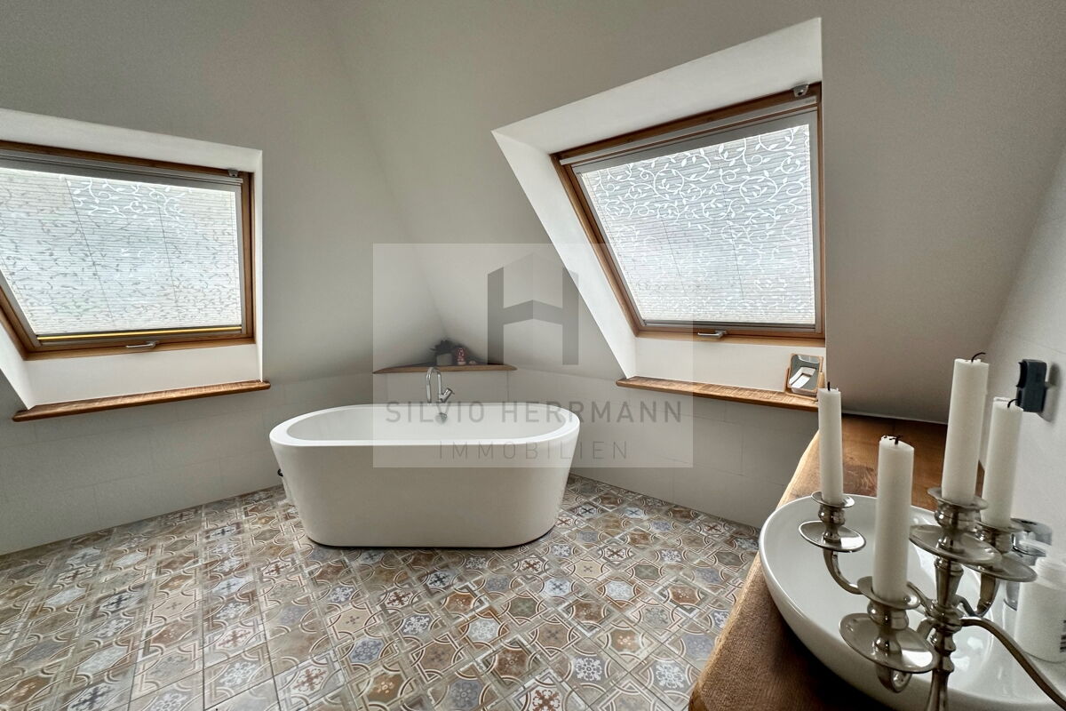 Wohnung Badezimmer  Dachgeschoss