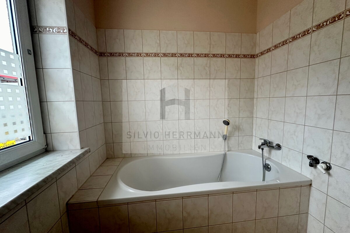 Wohnung Badezimmer 1. OG LI