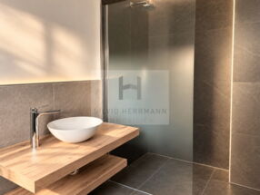 Badezimmer mit Dusche