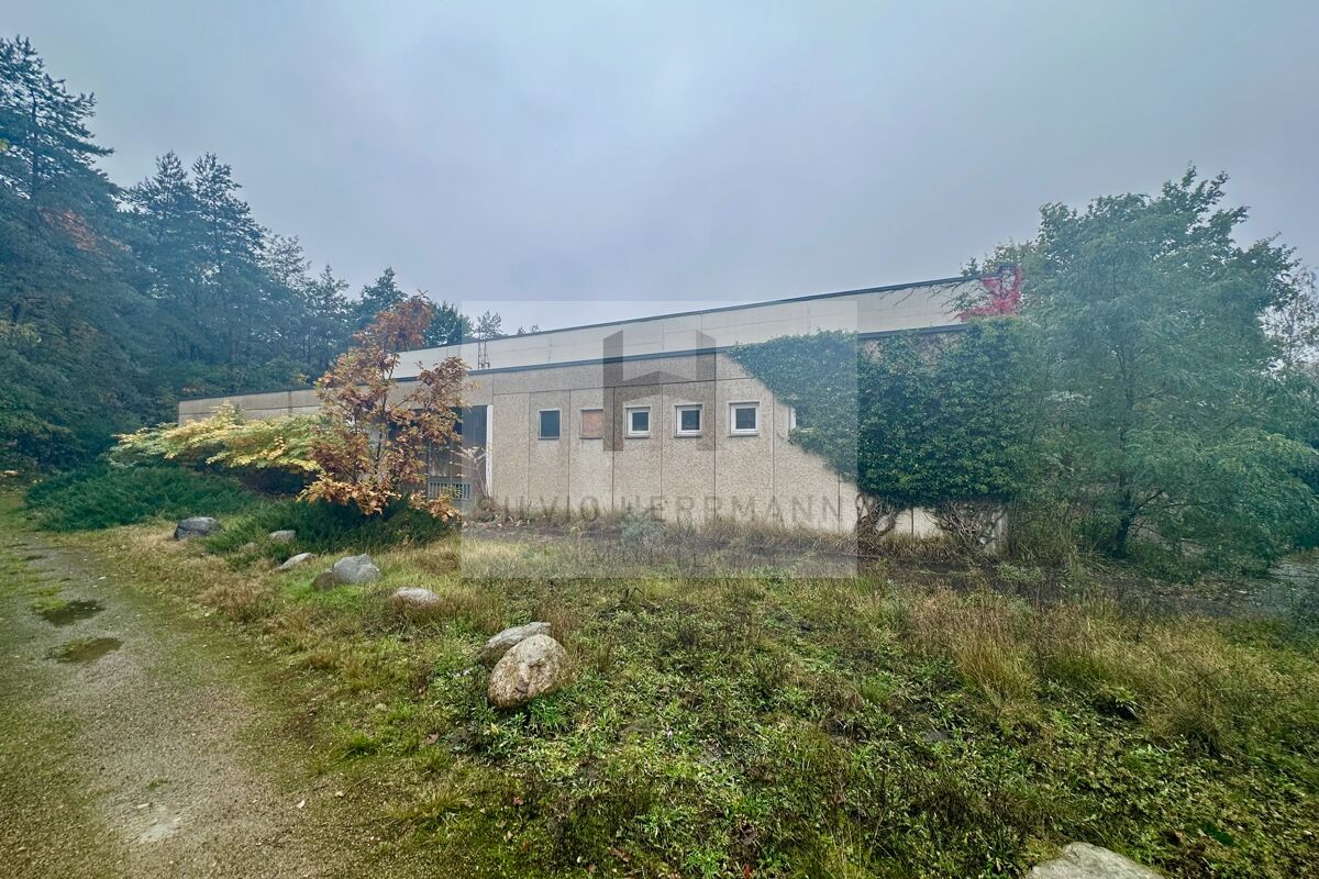 Rückansicht Sporthalle