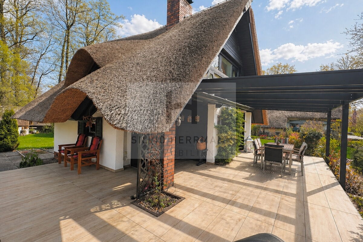 Hauseingang mit Terrasse